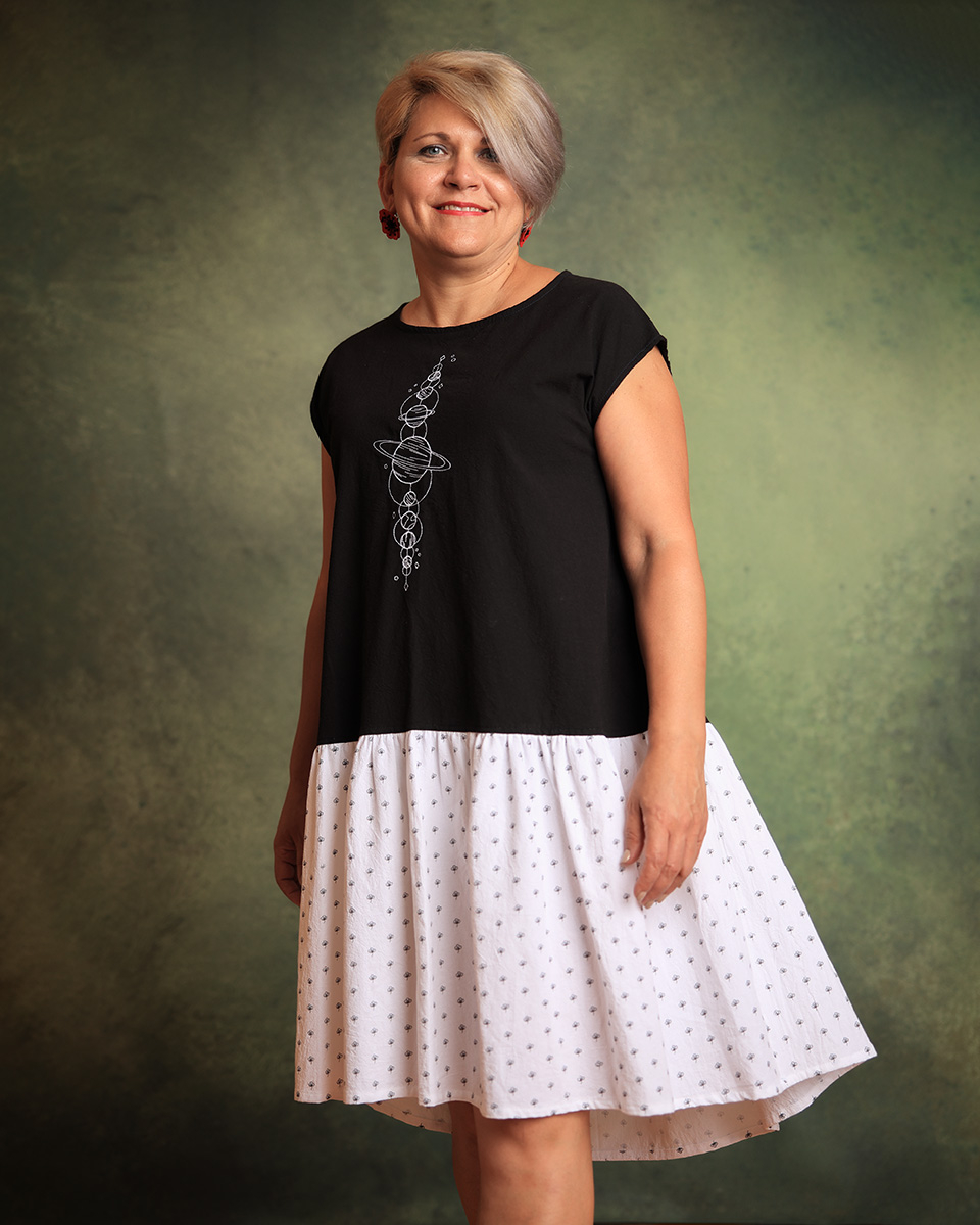 rochie femei in forma de A, din panza topita, alb cu negru, broderie cu planete, volan generos, asimetrica [2]