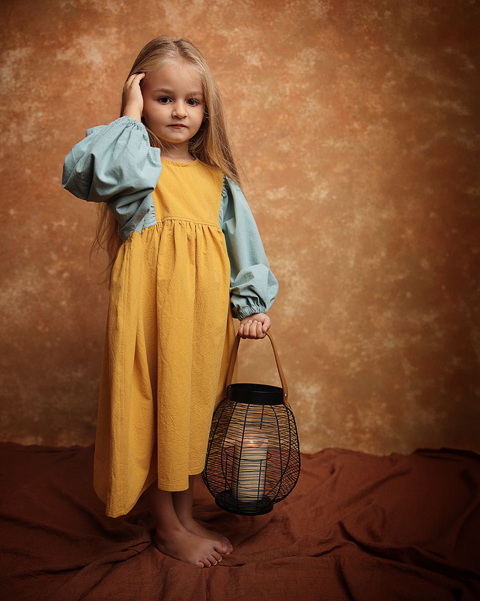 Rochiță fete, galben ocru, maneci lungi albastru, model oversize, lungime midi [3]