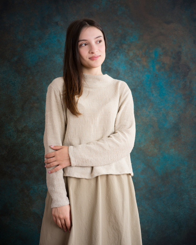 Bluze - Bluza square, croiala dreapta, maneci lungi, guler inalt, culoare bej, din canepa