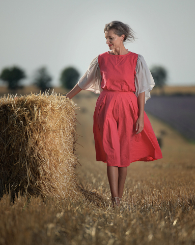 Rochii - Compleu dama vara, fucsia, bluza cu volane, fusta midi, in cute, cu buzunare