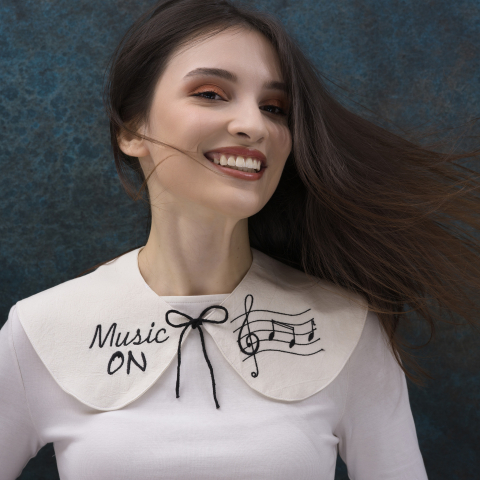 Guler detasabil,culoare natur, broderie cu mesaj Music on [2]
