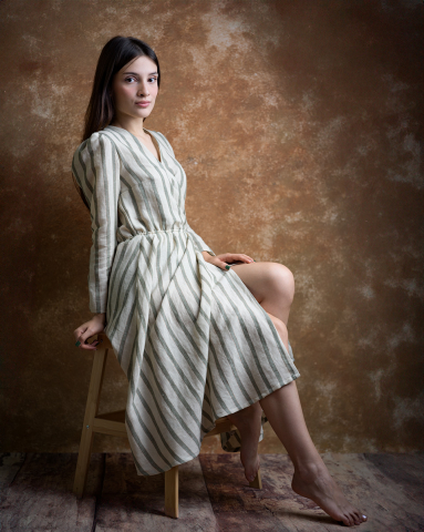 Rochie dama, midi, petrecuta, maneci lungi, din in, cu dungi