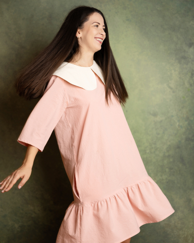 Rochita Pretty In Pink, cu buzunare, lungime medie, culoare roz, guler crem, volan in partea de jos, maneca 3/4 [1]