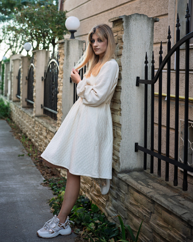 Rochie femei, midi, dinmuselina, culoare crem, talie cambrata [3]