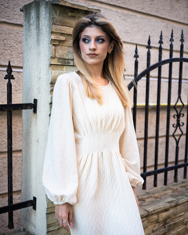 Rochie femei, midi, dinmuselina, culoare crem, talie cambrata [1]