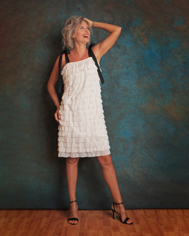 Rochii - Rochie tulle alba, lungime pana la genunchi, cu volare, bretele lungi negre
