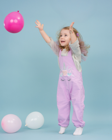 Salopeta unicorn, lila, pantaloni lungi, bretele reglabile