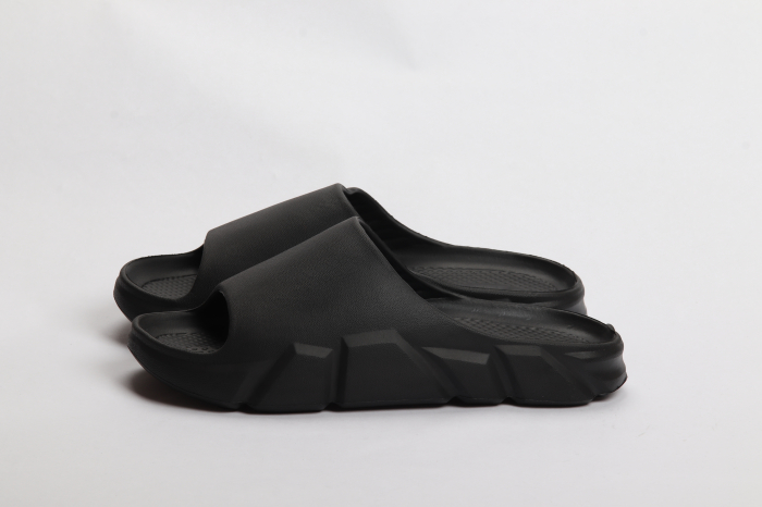 ШЛЕПКИ НА МАЛЬЧИКА [2]