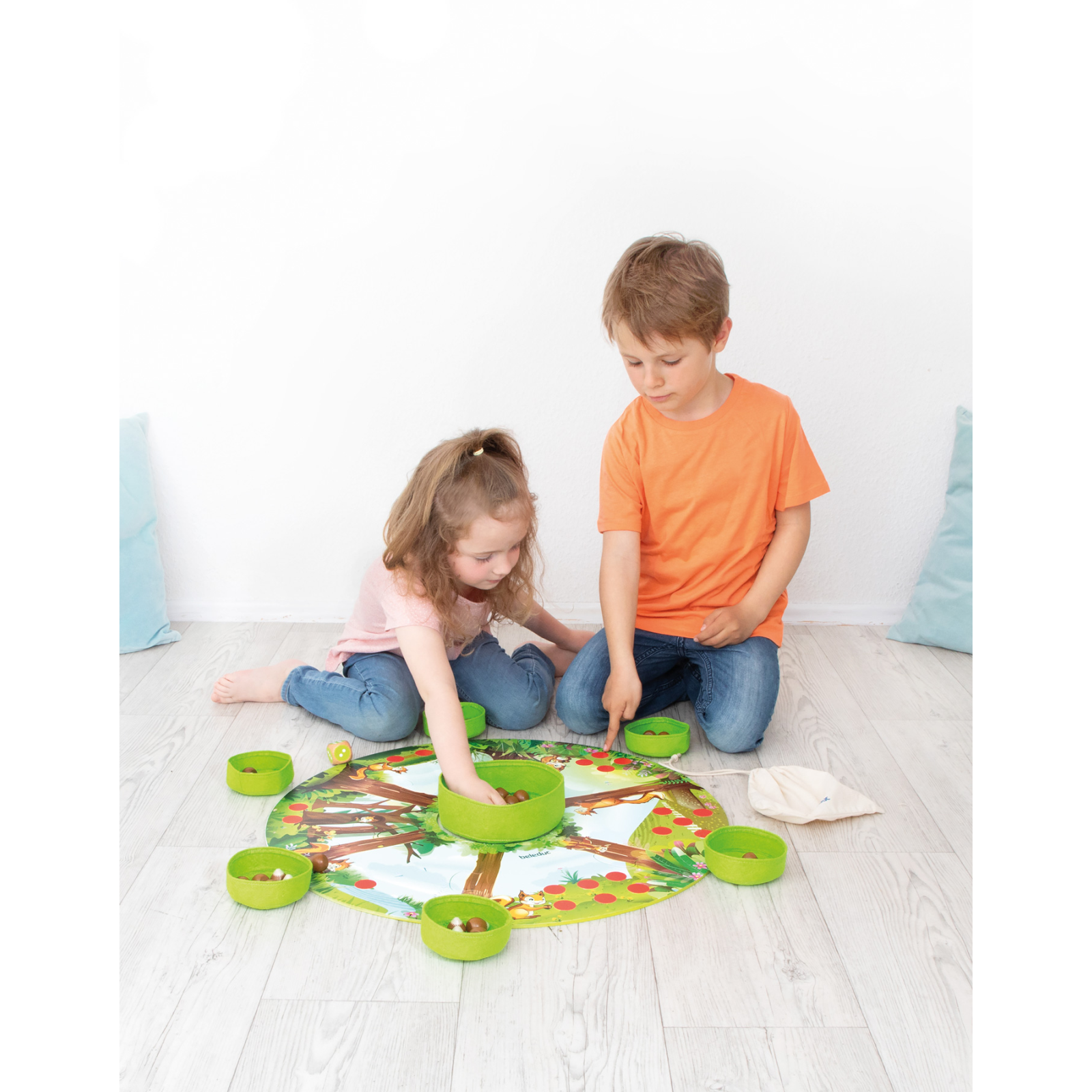 Joc de societate educativ pentru copii - Nuki și alunele [11]