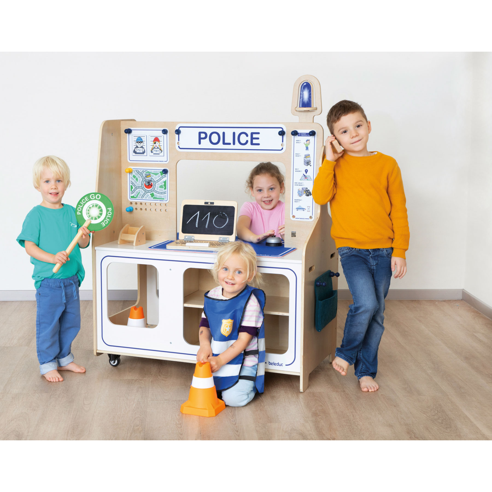 Secția dublă: pompierii și poliția [11]