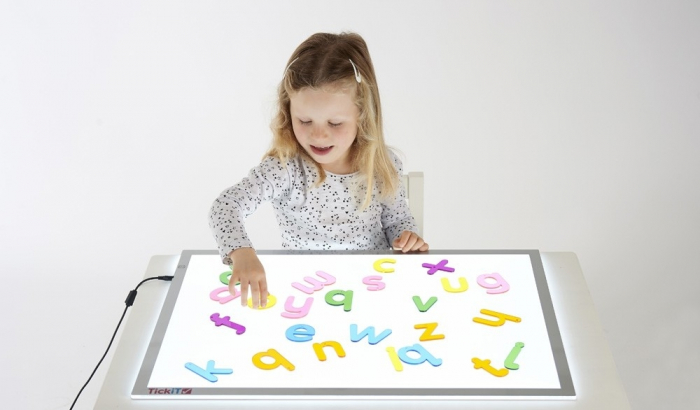Set de 26 litere mici colorate transparente de înălțime 70 mm, TickiT [4]