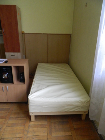 Amenajări camere senzoriale - Pat simplu cu apă și sistem de rezonanță