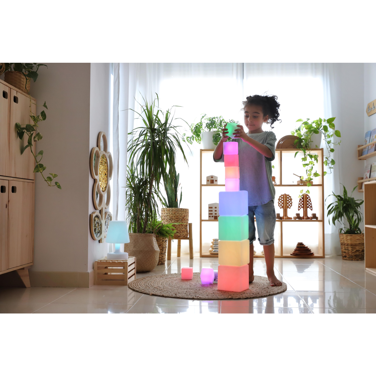 Cuburi luminoase care își schimbă culoarea pentru construcții senzoriale [6]