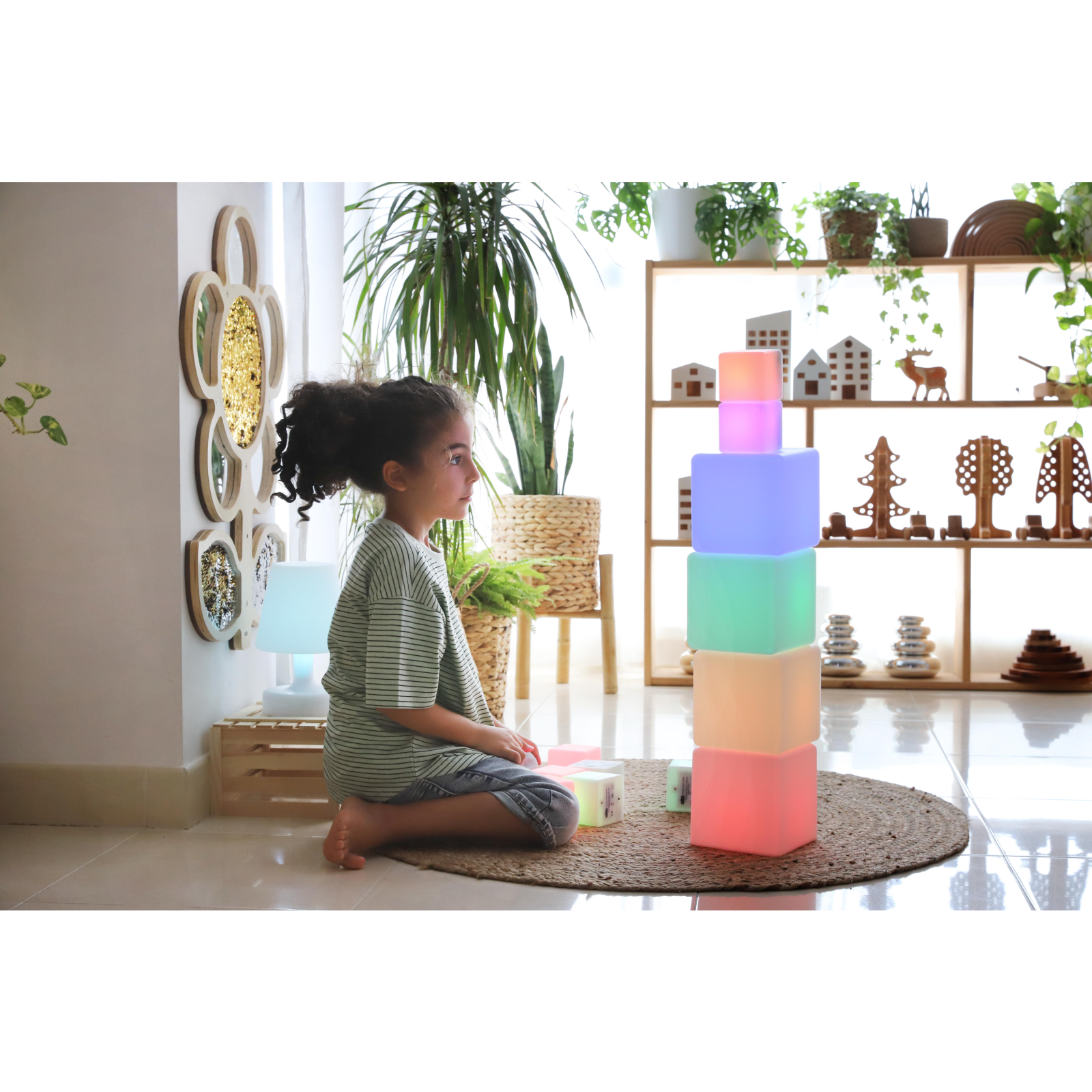 Cuburi luminoase care își schimbă culoarea pentru construcții senzoriale [5]