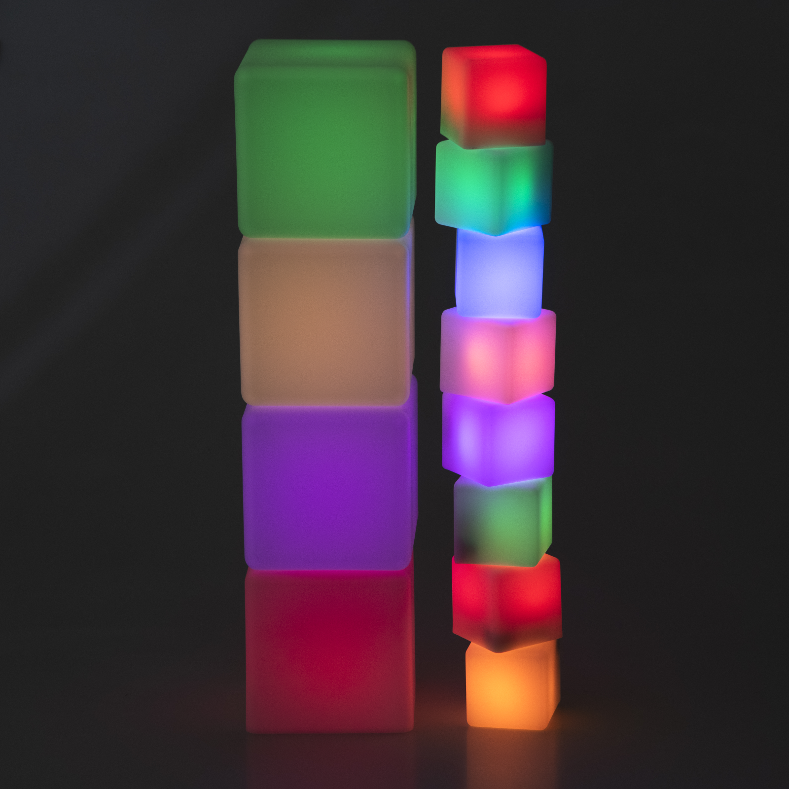 Cuburi luminoase care își schimbă culoarea pentru construcții senzoriale [1]