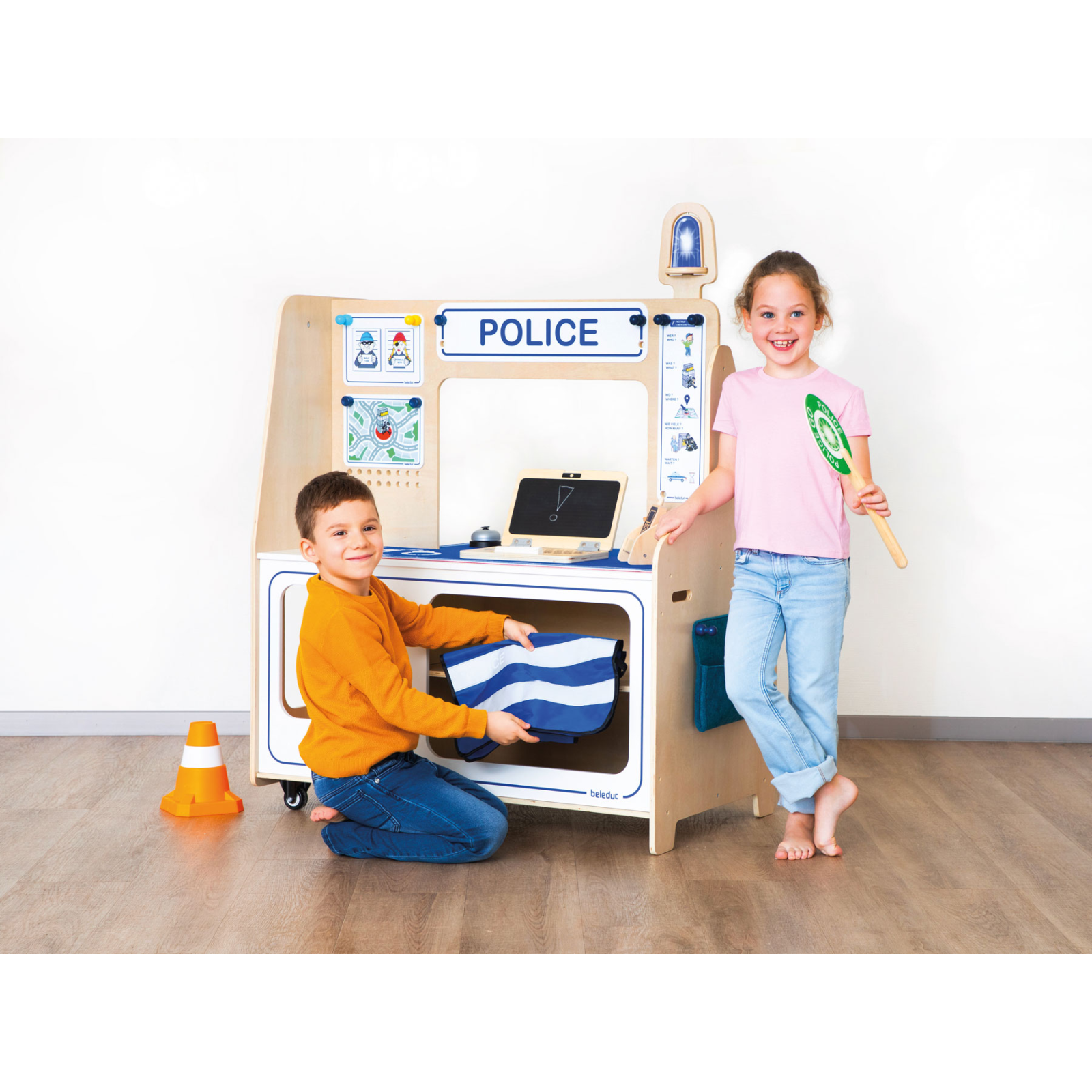 Secția dublă: pompierii și poliția [13]