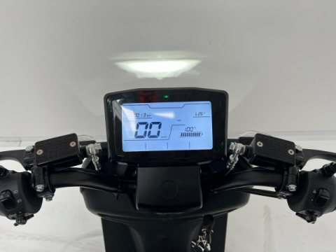 E‑Scooter Alfarad AT1 72V / 2 kW / 45kmh – Electric, înmatriculabil cu autonomie de până la 100 km [5]