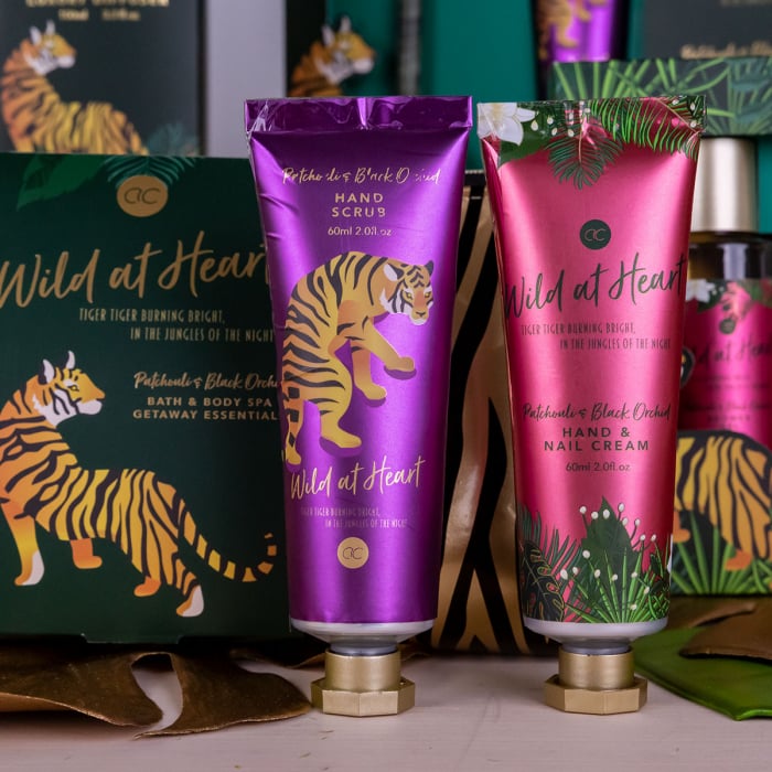 Set cadou femei, crema de maini, scrub, Hand care set WILD AT HEART in cosmetic bag, incl. 60ml hand nail cream, 60ml hand scrub, fragrance: Patchouli Black Orchid, col. green/gold/black, PU 6/24, [2]
