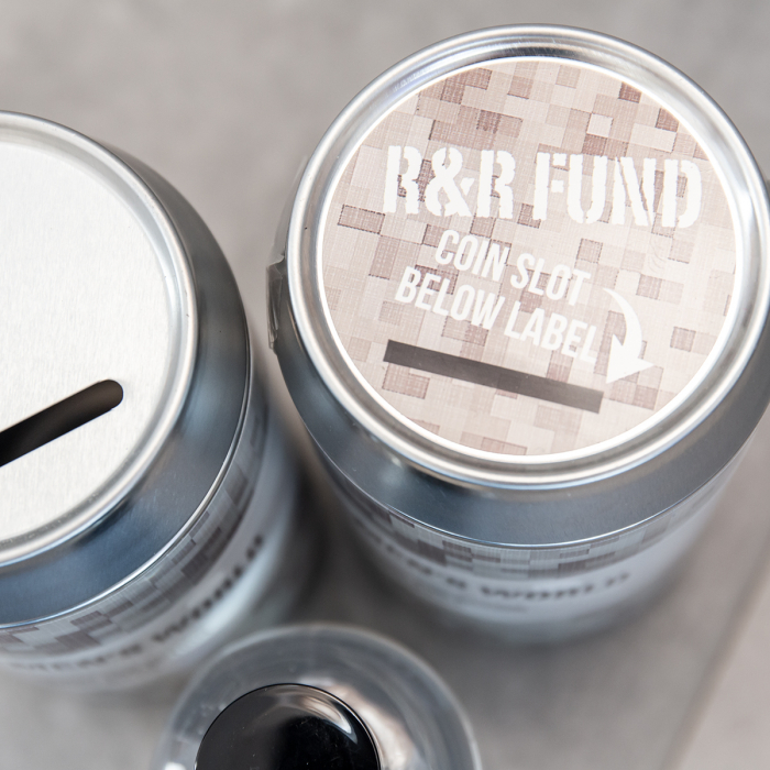 Set cadou barbati, gel de dus, 180ml body wash MEN'S WORLD in bottle in coin bank (shape: beer can), fragrance: Oak Amber, col.: cream/brown/grey, PU 6/24, set cadou craciun [2]