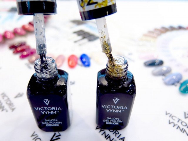 Oja semipermanenta Victoria Vynn Gel Polish 111 Gold Foil 8 ml [4]