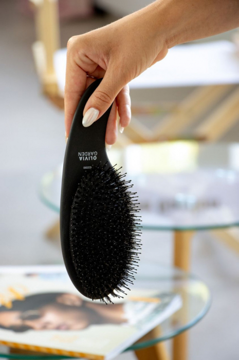 Olivia Garden Perie profesionala de par cu peri de mistret si nailon Expert Care Curve Boar&Nylon Black [2]