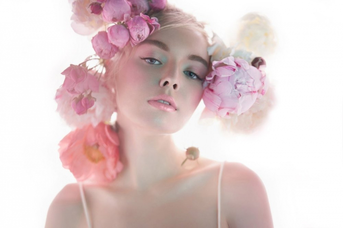 Ruj hidratant Flower Garden cu vitamina E si acid hialuronic, EVELINE, 4g, nuanta 01 [3]