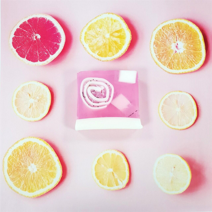 Sapun solid handmade Heard it Through Grapefruit Soap 100g, Bomb Cosmetics [3]