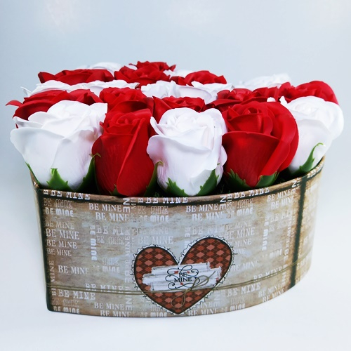 Aranjament cu 21 trandafiri de sapun, tip inima, Alb, Rosu [2]
