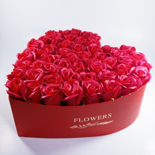 Aranjament cu 55 trandafiri de sapun, tip inima, Rosu [1]