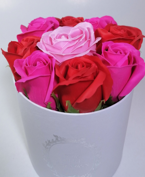 Aranjament cu 9 trandafiri de sapun Roz/Rosu [3]