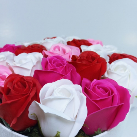 Aranjament cu 21 trandafiri de sapun Roz, Alb, Rosu [1]