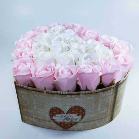 Aranjament cu 29 trandafiri de sapun, tip inima, Alb, Roz [0]