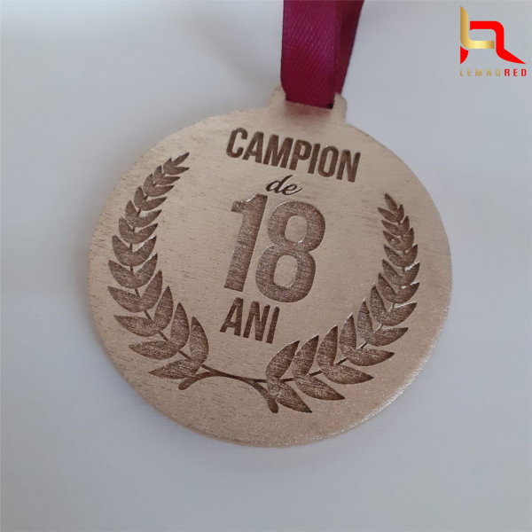 Trofeu pentru majorat + medalie Campion de 18 ani [5]