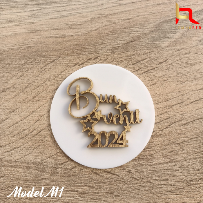 Accesoriu tort din plexiglas + aplicatie lemn "Bun venit 2024!" [3]