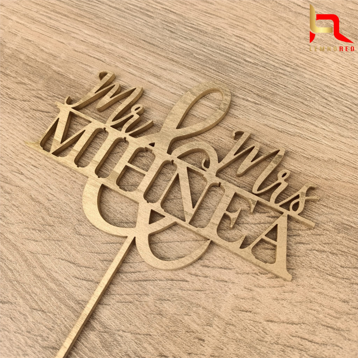 Accesoriu tort Mr&Mrs + numele familiei [2]