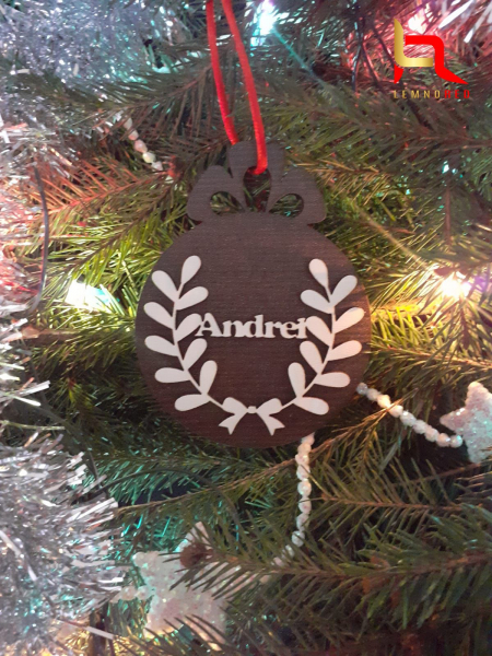 Glob din lemn cu aplicatie si nume personalizat [2]