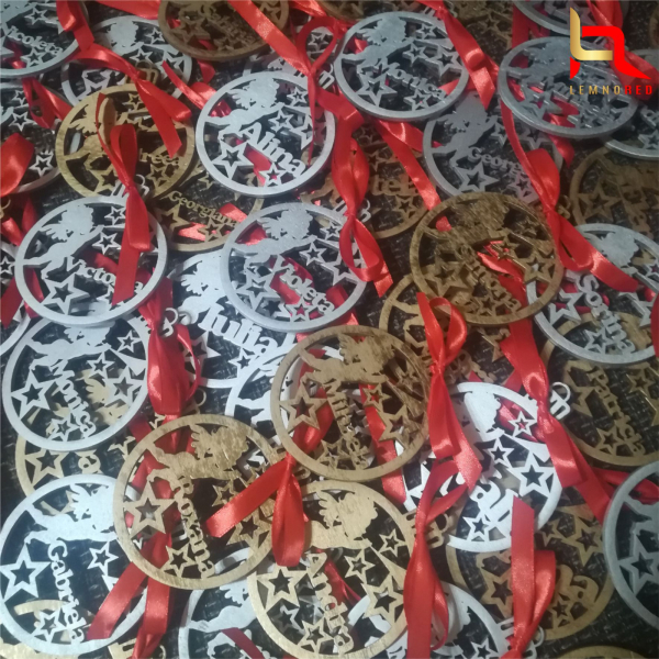 glob din lemn cu nume personalizat [5]