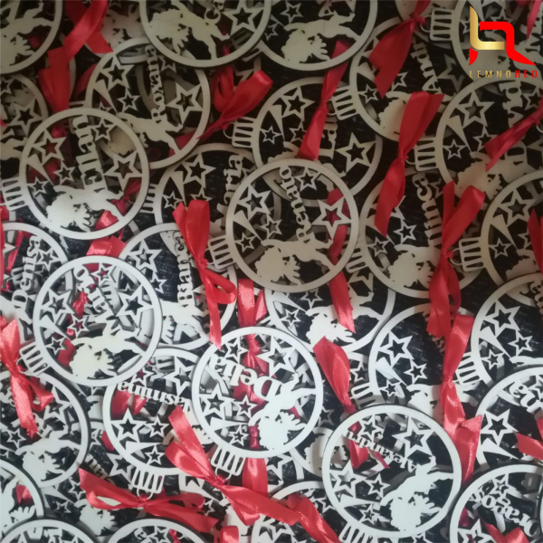 glob din lemn cu nume personalizat [4]