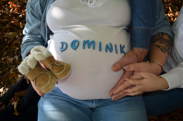 Placuta decorativa Baby is coming si litere decorative din lemn [3]