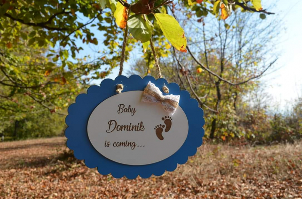 Placuta decorativa Baby is coming si litere decorative din lemn [2]