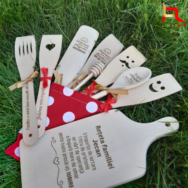 Set tocator personalizat si 8 ustensile [5]