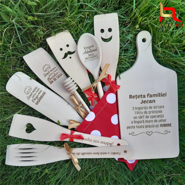 Set tocator personalizat si 8 ustensile [4]