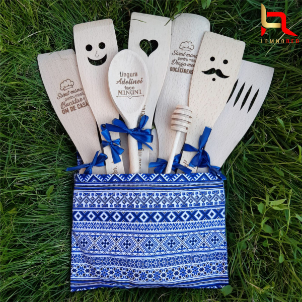 Set tocator personalizat si 8 ustensile [2]