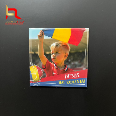 Magneti personalizati - Magnet Tricolor cu nume, poza si textul "Hai Romania" – Pentru Cei cu Sufletul in Peluza