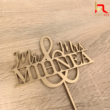 Evenimente speciale - Accesoriu tort Mr&Mrs + numele familiei