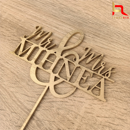 Accesoriu tort Mr&Mrs + numele familiei [1]