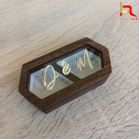 Cutie verighete lemn masiv, personalizata cu initialele mirilor [1]