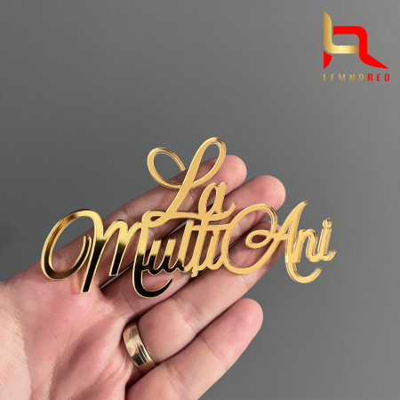 Decor lateral tort „La multi ani” – aplicatie aniversara din lemn sau acril [1]