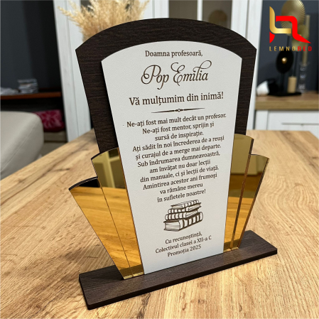 Trofeu personalizat Profesor/Diriginte - Cadou cu Nume, Clasa si Promotia [1]
