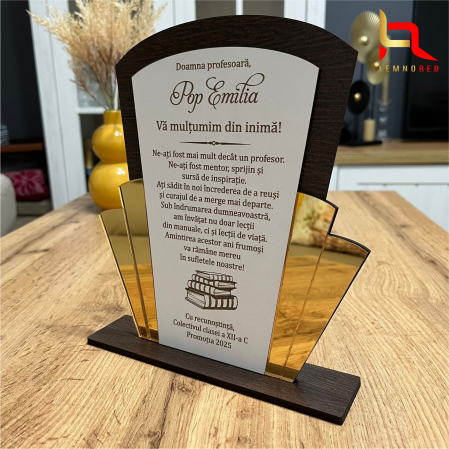 Trofeu personalizat Profesor/Diriginte - Cadou cu Nume, Clasa si Promotia [2]
